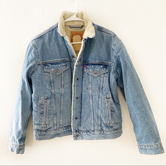 Levi's Jackets & Blazers - (NWT) Levi's | Sherpa Lined Trucker Jacket with Star Embellishment